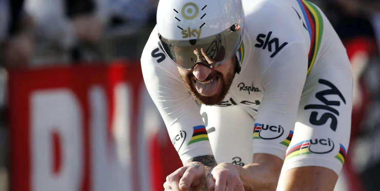 Sir Bradley promluvil o poměrech v britském nároďáku: Rasismus a homofobie