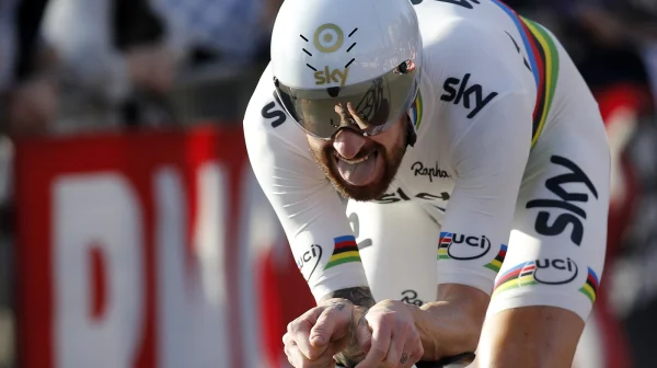 Sir Bradley promluvil o poměrech v britském nároďáku: Rasismus a homofobie