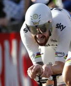 Sir Bradley promluvil o poměrech v britském nároďáku: Rasismus a homofobie