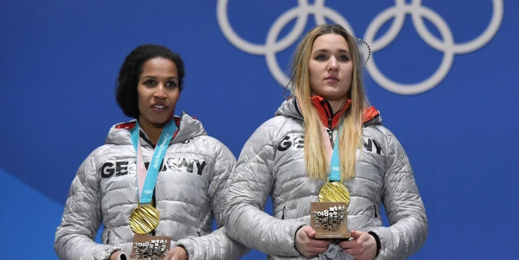 Vyhrála olympiádu, na financování to nestačí. Proto se spojila s 'modrou stránkou'