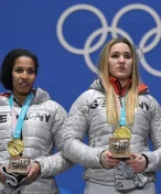 Vyhrála olympiádu, na financování to nestačí. Proto se spojila s 'modrou stránkou'