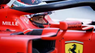 Ferrari přehodnocuje plány: Bude Sainz jr. novým pilotem číslo jedna?