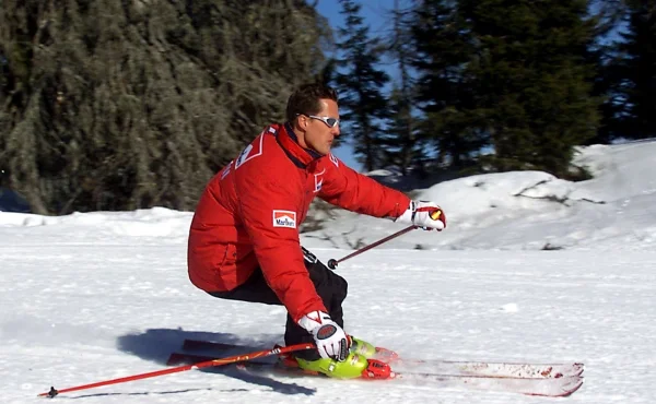 Zlepšení u Schumiho? Sedminásobný šampion už prý sedí na invalidním vozíku