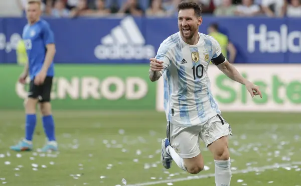 Messiho show. Estonsko skolil pěti góly, má už jich víc než Puskás