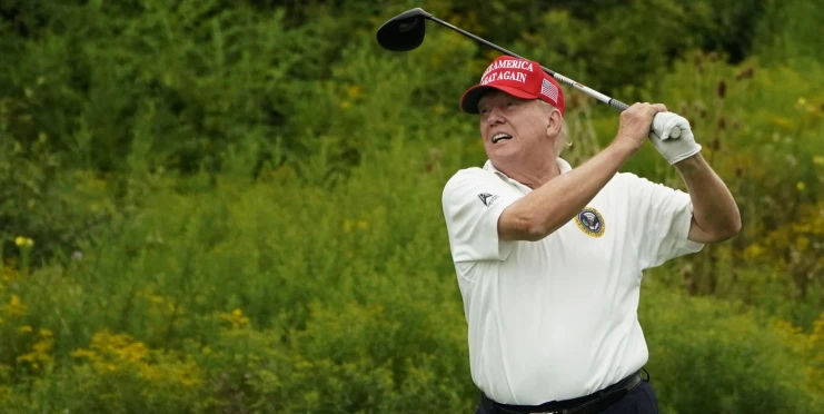 Trump není hoden členství v prestižním klubu. Kvůli sebestředné osobnosti, tvrdí slavný trenér