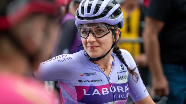 Hlavou dolů přes svodidla a pět zlomených žeber. Mohlo být hůř, zní po Milán-San Remo