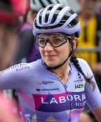 Hlavou dolů přes svodidla a pět zlomených žeber. Mohlo být hůř, zní po Milán-San Remo