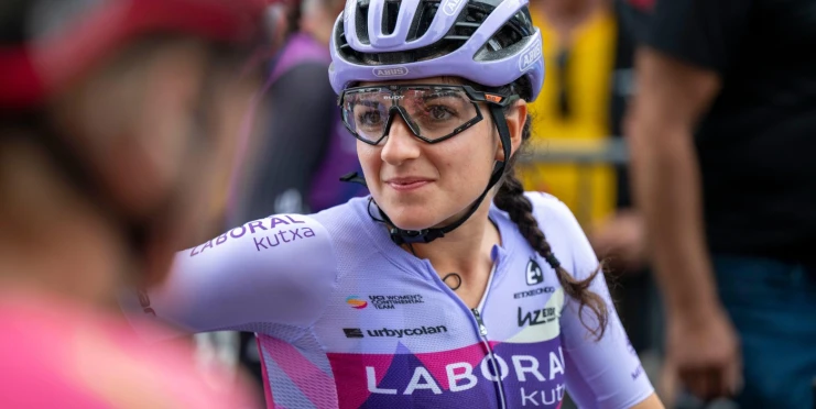 Diskuze: Hlavou dolů přes svodidla a pět zlomených žeber. Mohlo být hůř, zní po Milán-San Remo