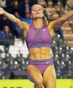 Olympijská medailistka se předvedla v růžových bikinách. Teď míří k Victoria's Secret
