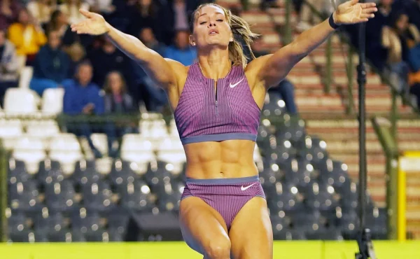 Olympijská medailistka se předvedla v růžových bikinách. Teď míří k Victoria's Secret