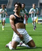 Sickday? Kdepak, mladý fotbalista se nechal nachytat, jak jedná o novém angažmá