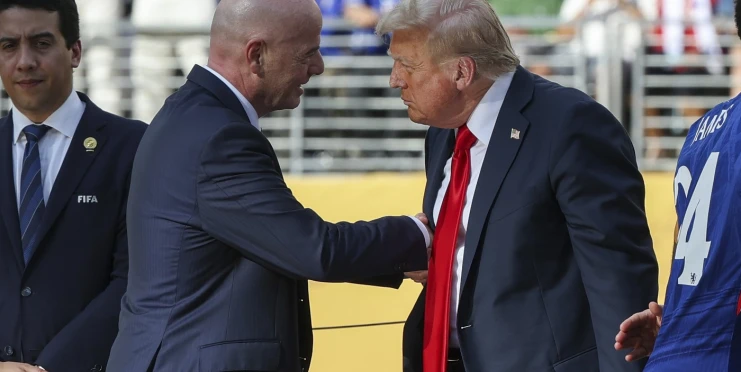 Prezident FIFA má nový úkol: Vlichotit se Trumpovi kvůli obchodní válce se Švýcarskem