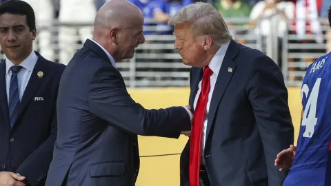 Prezident FIFA má nový úkol: Vlichotit se Trumpovi kvůli obchodní válce se Švýcarskem
