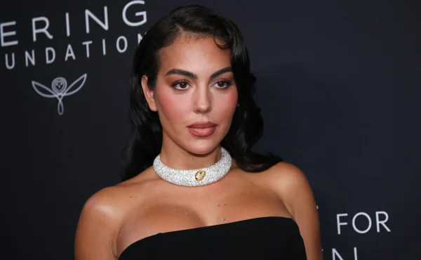 Je to bohyně a Cristiano je šťastný muž, komentují fanoušci fotky Georginy v bikinách