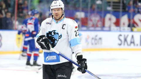 Hokejistu v ruské KHL pokousal během buly pes. Byl cítit kokainem, smějí se fanoušci