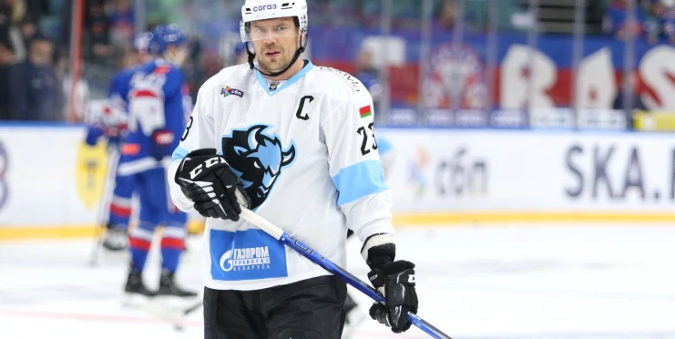 Hokejistu v ruské KHL pokousal během buly pes. Byl cítit kokainem, smějí se fanoušci