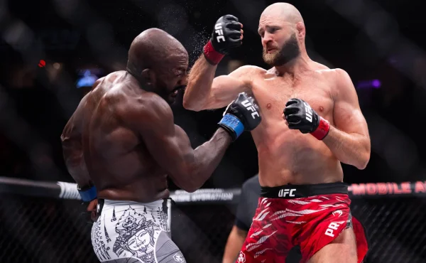 Procházka podlehl emocím. Vítězství Alexe Pereiry nad Ankalajevem oplakal