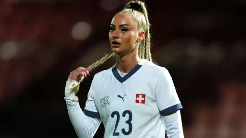 Žongly na sněhu nezvládla. Švýcarská kráska Lehmannová pobavila zimním videem