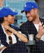 Prince Harryho s Meghan vybučeli na baseballu. Kvůli protekčním VIP místům