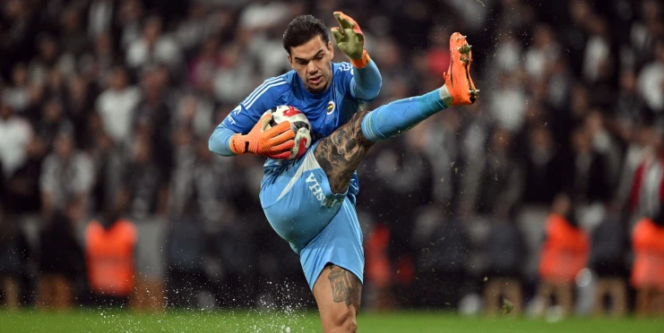 Turecké peklo. Bývalý brankář City se ocitnul pod palbou fanoušků Besiktase