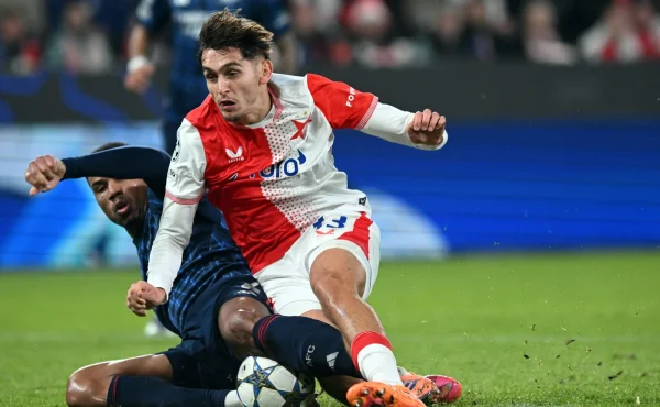 Jen pár minut a pak kolaps. Anglická média kritizují Slavii za výkon proti Arsenalu