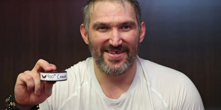 Vysmívají se Ukrajincům, Trumpovi, ale i Ovimu. Jak Rusové oslavují 900. gól Alexandra Ovečkina