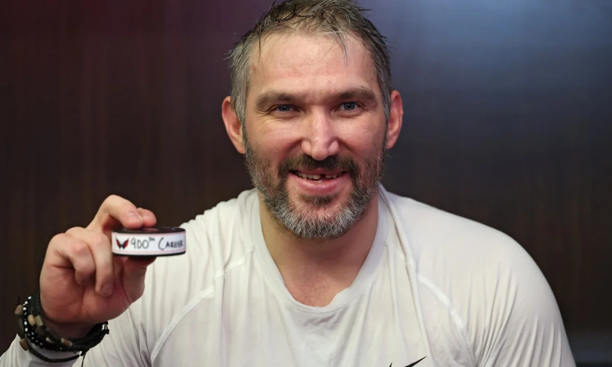 Vysmívají se Ukrajincům, Trumpovi, ale i Ovimu. Jak Rusové oslavují 900. gól Alexandra Ovečkina