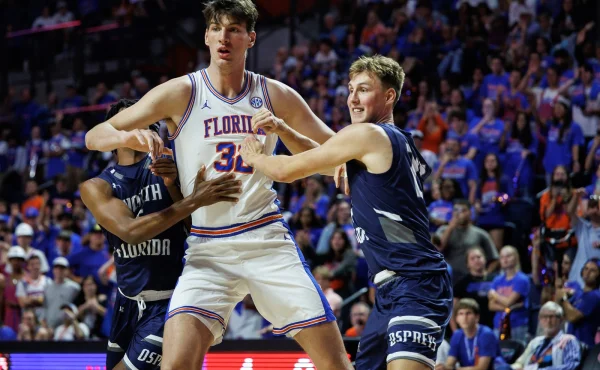Trump vedle něj vypadal jako hobit: Obr z Kanady debutoval v basketbalu a přepsal rekordy
