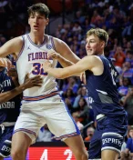 Trump vedle něj vypadal jako hobit: Obr z Kanady debutoval v basketbalu a přepsal rekordy