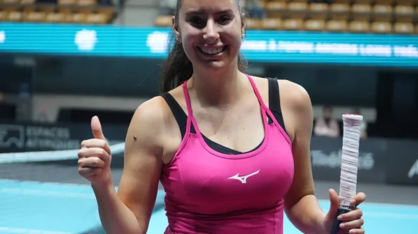 Nezvětšuj si je, s melouny se blbě hraje. Tenistka neposlechla a teď sklízí úspěch