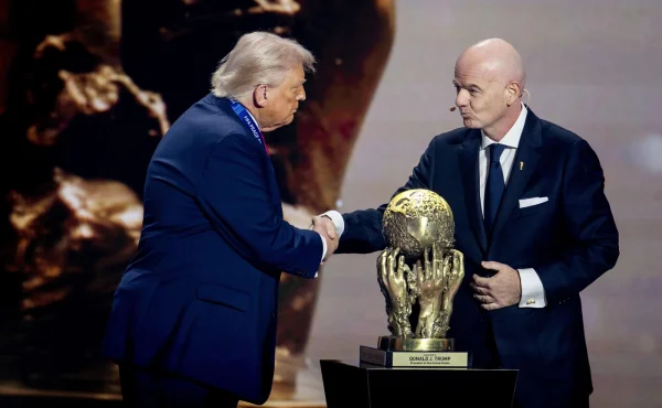 Pro sebe chtěl trofej větší, než dostanou mistři světa. Donald Trump poprvé narazil