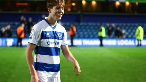 I tak může vypadat oslava. Hvězdě QPR stáhli po gólu kraťasy