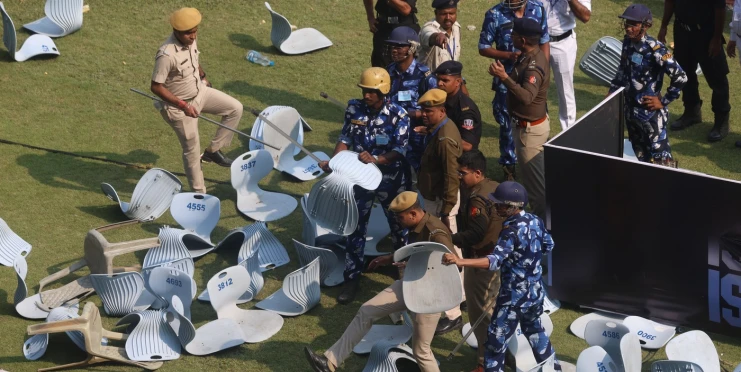 Messiho návštěva Indie způsobila nepokoje. Místo platícím fanouškům se věnoval VIP