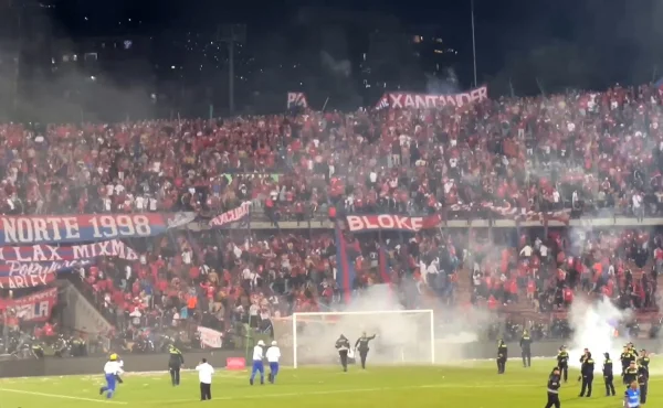 Kampaň 'Fotbal v míru' skončila bitvou. Policie zabavila 120 kilogramů pyrotechniky