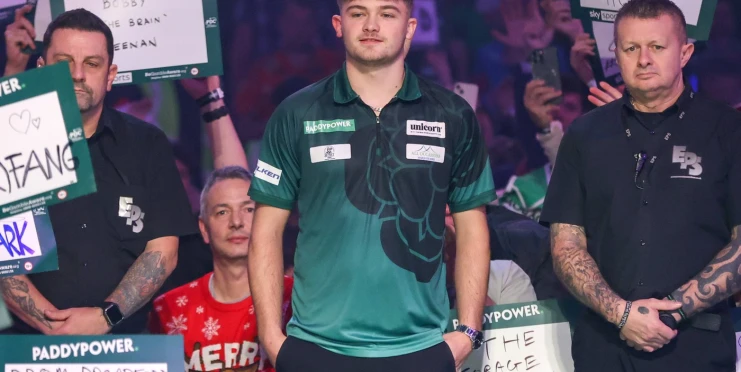 Z pódia zpátky na stavbu. Hvězda šipkařského šampionátu už zase zedničí