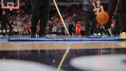 Zápas NBA zrušilo počasí. Bulls s Heat nehráli, palubovka byla nebezpečná