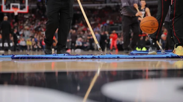 Zápas NBA zrušilo počasí. Bulls s Heat nehráli, palubovka byla nebezpečná