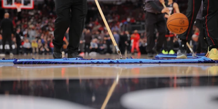 Zápas NBA zrušilo počasí. Bulls s Heat nehráli, palubovka byla nebezpečná