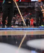 Zápas NBA zrušilo počasí. Bulls s Heat nehráli, palubovka byla nebezpečná