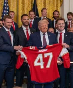 Nesnáším je, přivítal Trump šampiony NHL. Pak promluvil o síle americké armády