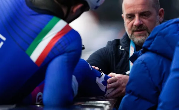 Viděl jsem jeho kost, popisuje trenér ošklivé zranění na šampionátu v short tracku