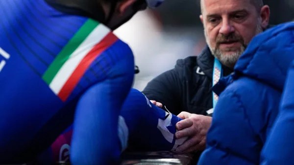 Viděl jsem jeho kost, popisuje trenér ošklivé zranění na šampionátu v short tracku