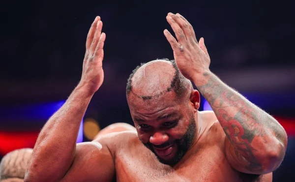 Nečekaná podívaná v ringu: Boxer jediným úderem skalpoval svého soupeře