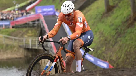 Za odměnu hamburger a lyžování v Alpách. U cyklokrosu udrží Van der Poela možná jen golf