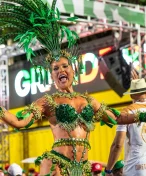 Žádná móda, jen pevné svaly. Přítelkyně Viníciuse ukázala vypracovanou postavu