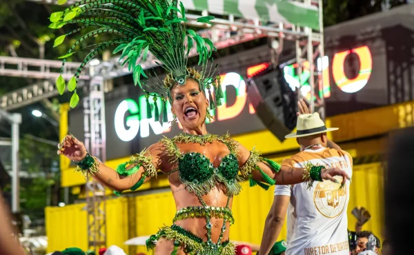 Žádná móda, jen pevné svaly. Přítelkyně Viníciuse ukázala vypracovanou postavu