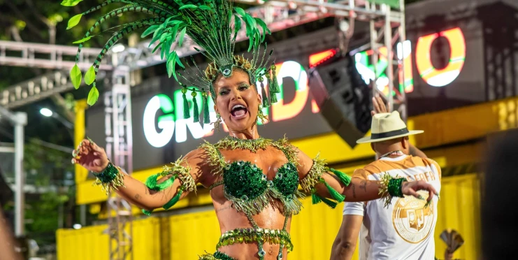 Žádná móda, jen pevné svaly. Přítelkyně Viníciuse ukázala vypracovanou postavu