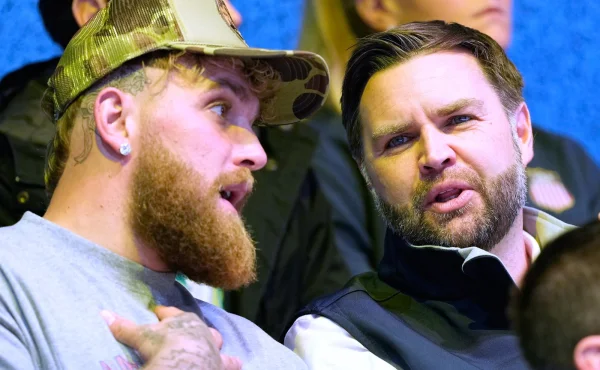 Další Trumpovská posila. Viceprezidenta Vance podpořil na tribuně influencer Jake Paul