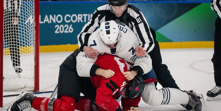 Diskuze: Popral se s Kanaďanem, provokoval fanoušky. Hokejista dostal stopku od vlastního svazu