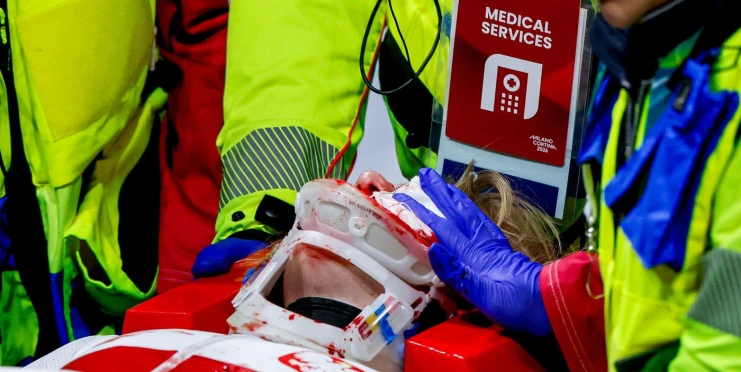 Polská rychlobruslařka je po operaci. Při hromadném pádu ji zasáhla soupeřka do oka